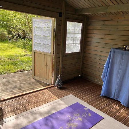 Les Trois Fenetres Bed & Breakfast Beauficel Bagian luar foto