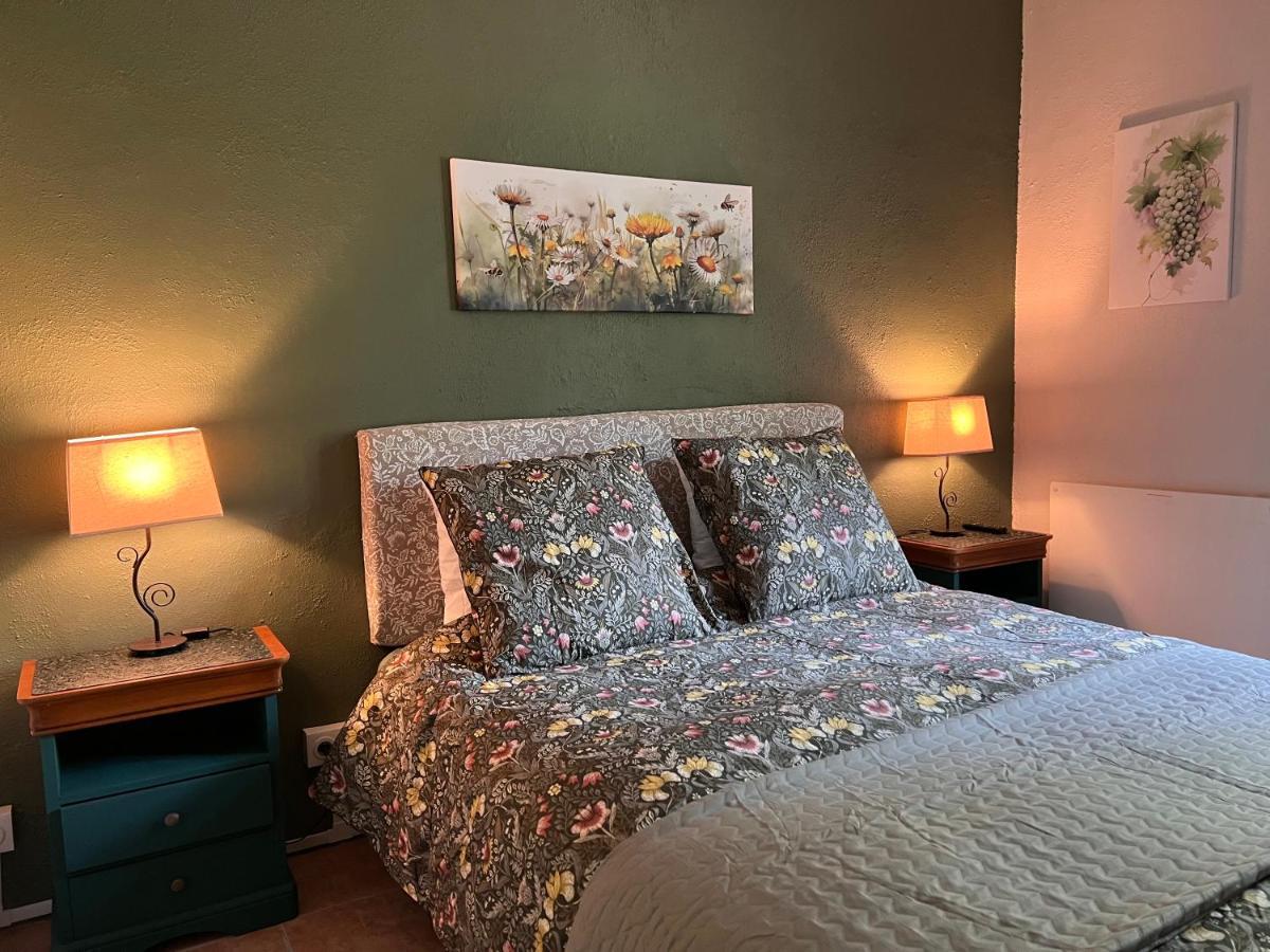 Les Trois Fenetres Bed & Breakfast Beauficel Bagian luar foto