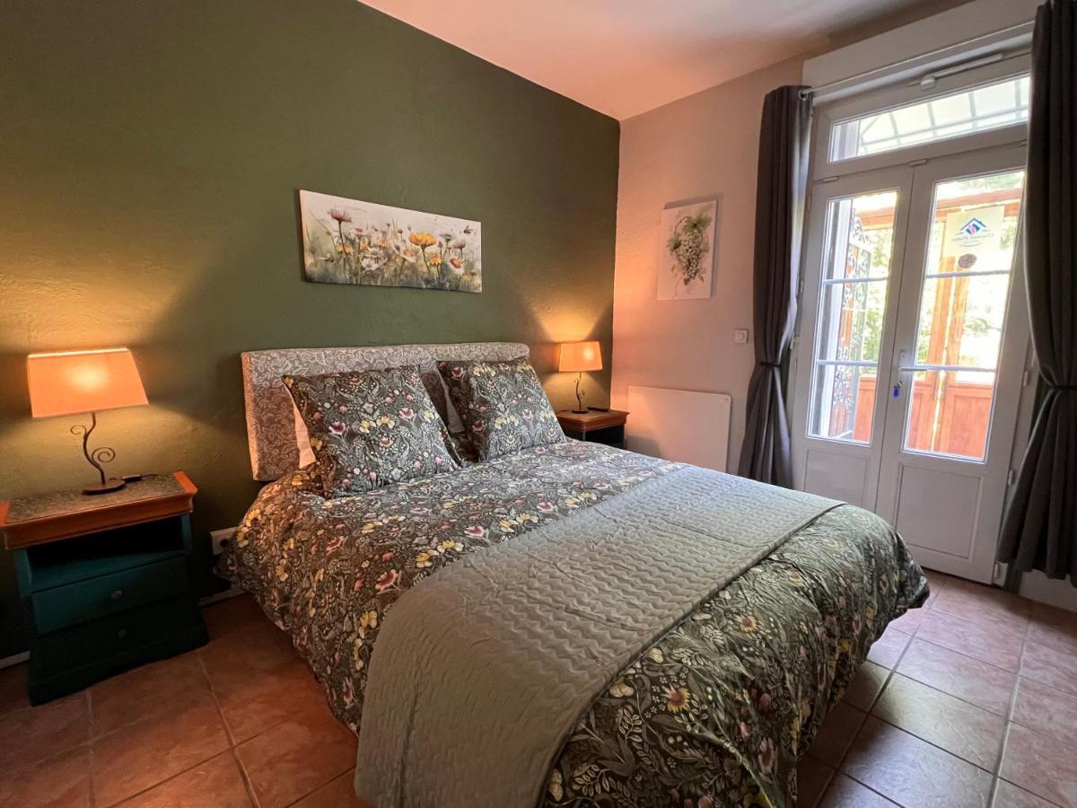Les Trois Fenetres Bed & Breakfast Beauficel Bagian luar foto