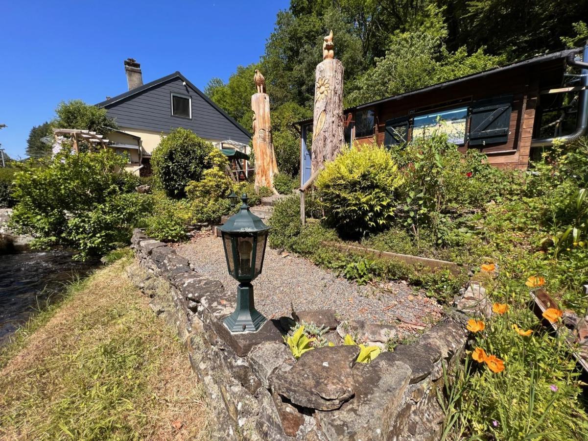 Les Trois Fenetres Bed & Breakfast Beauficel Bagian luar foto