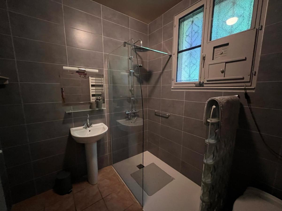 Les Trois Fenetres Bed & Breakfast Beauficel Bagian luar foto