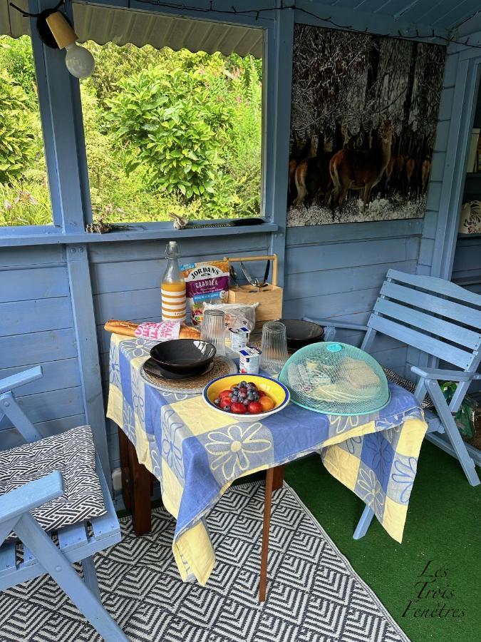 Les Trois Fenetres Bed & Breakfast Beauficel Bagian luar foto